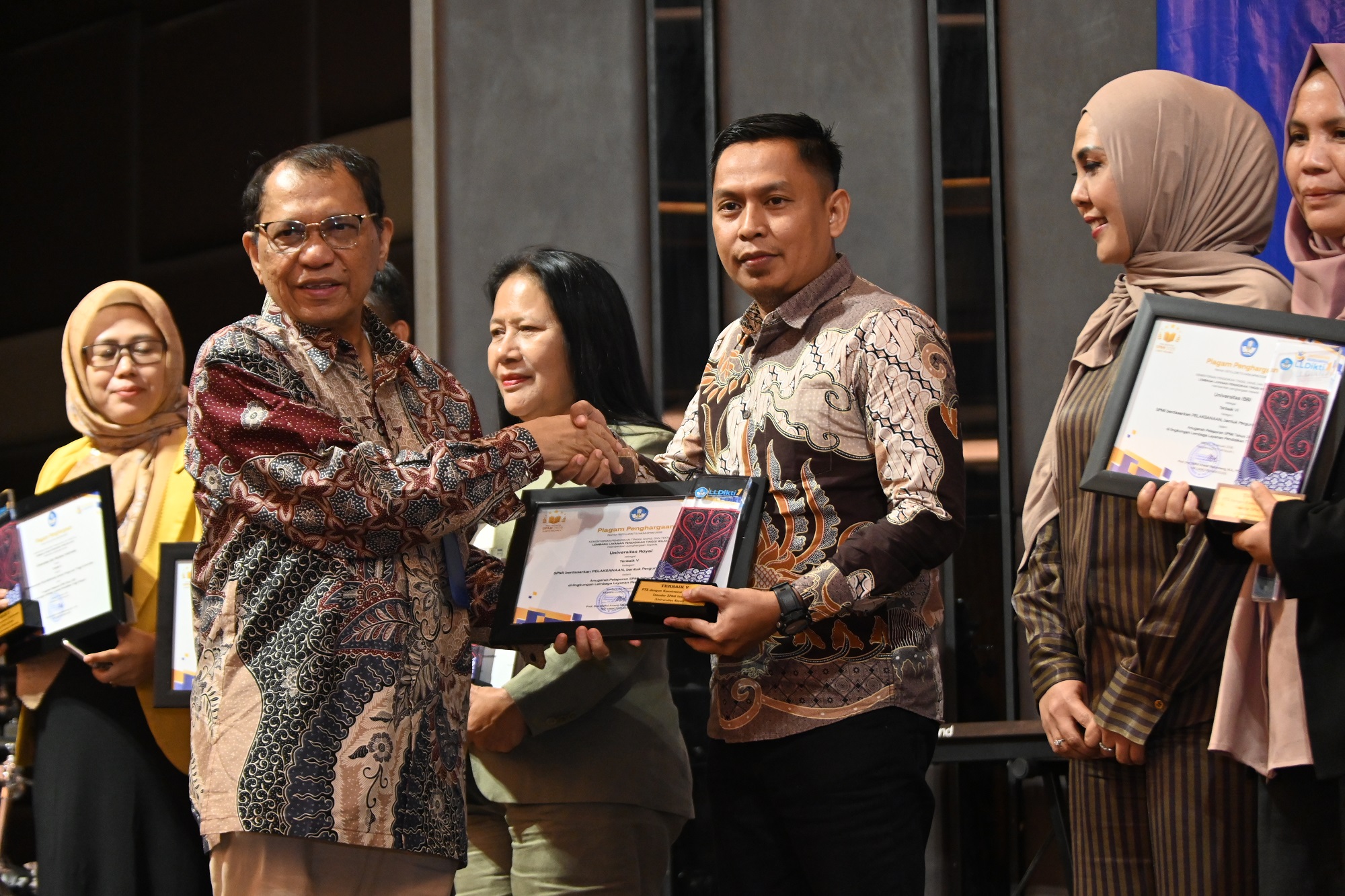 Terbaik 5 Kategori Pelaksanaan Bentuk Perguruan Tinggi Universitas dalam Anugerah Pelaporan SPMI LLDIKTI Wilayah I Tahun 2025