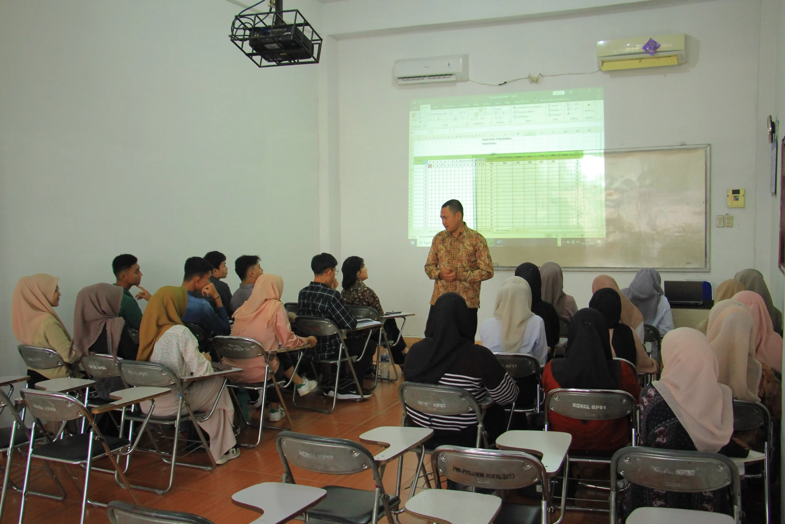 Ruang Kelas Universitas Royal