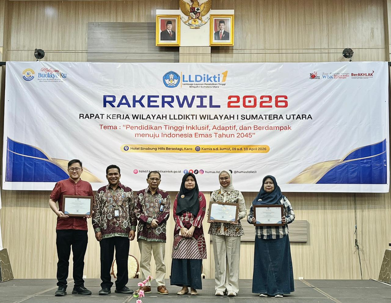Silver Winner sebagai Perguruan Tinggi Pendamping Karir Dosen Terbaik di lingkungan Universitas Royal, untuk kategori Asisten Ahli